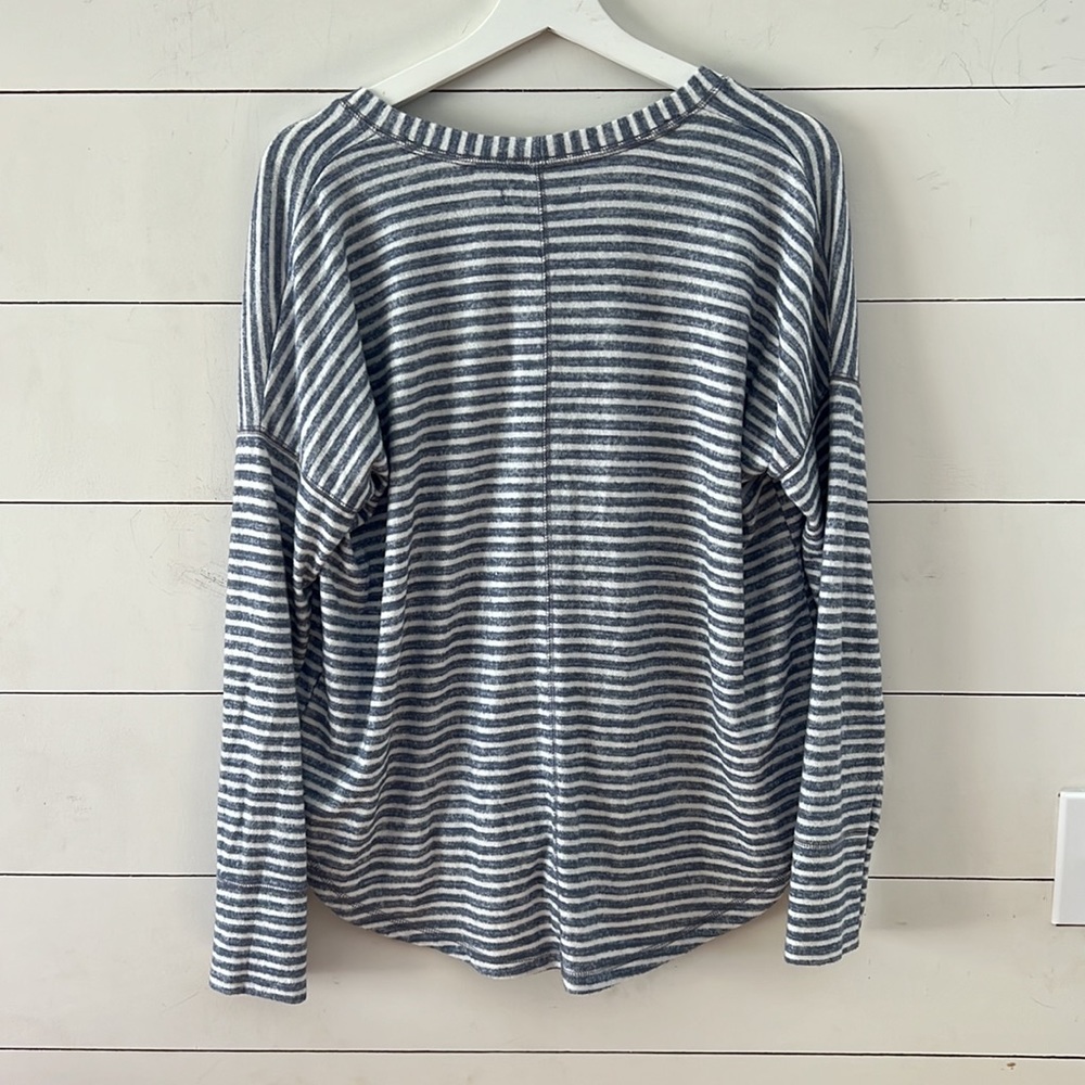 Abercrombie Blue and White Striped Long Sleeve Front Tie Button Up Shirt Size S - Picture 6 of 6